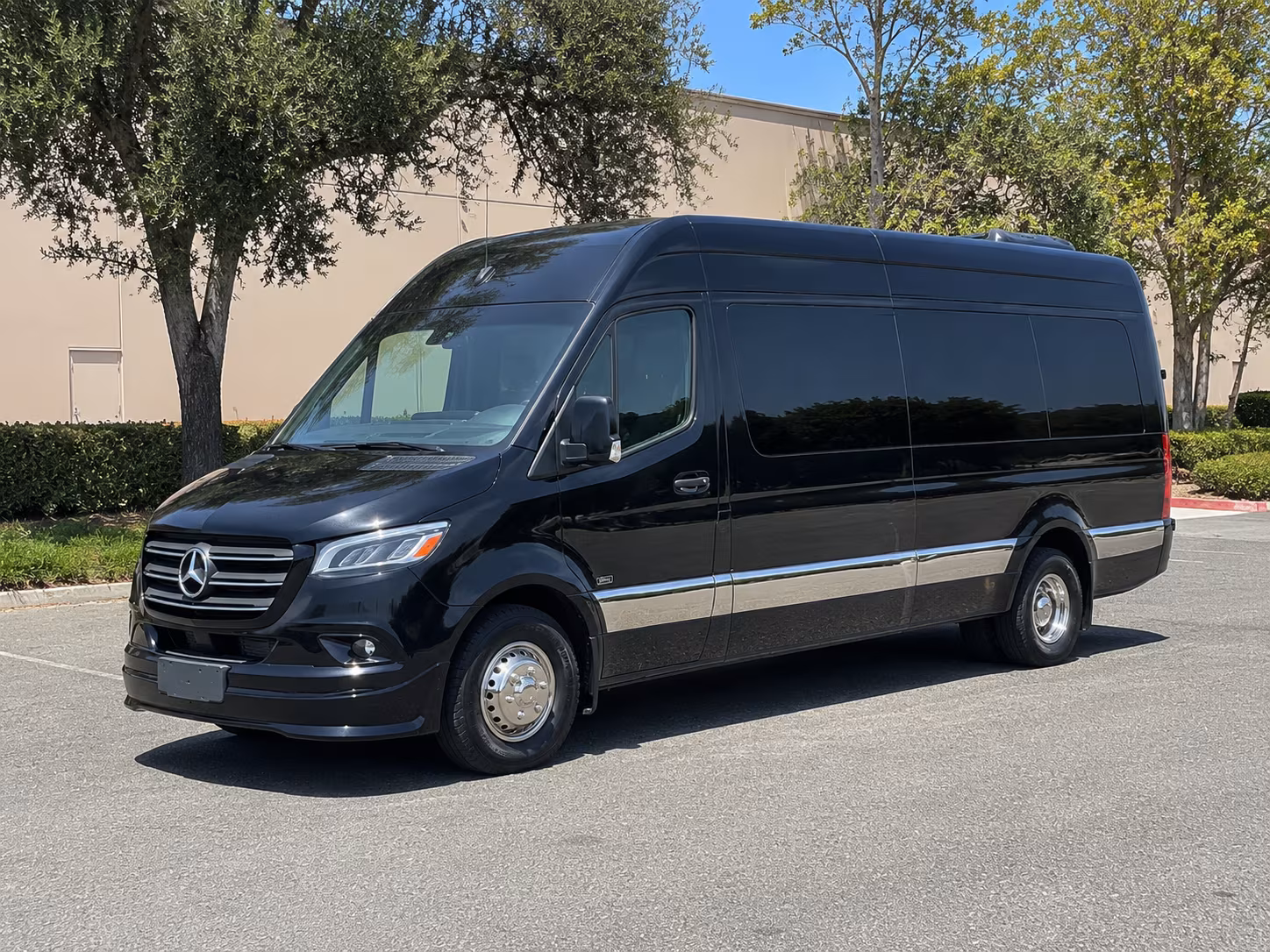 Syracuse Airport Shuttle & Transportation party bus exterior