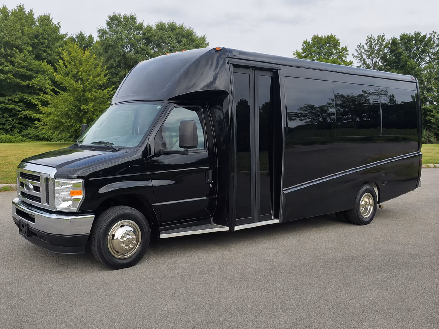 Syracuse Corporate Transportation party bus exterior