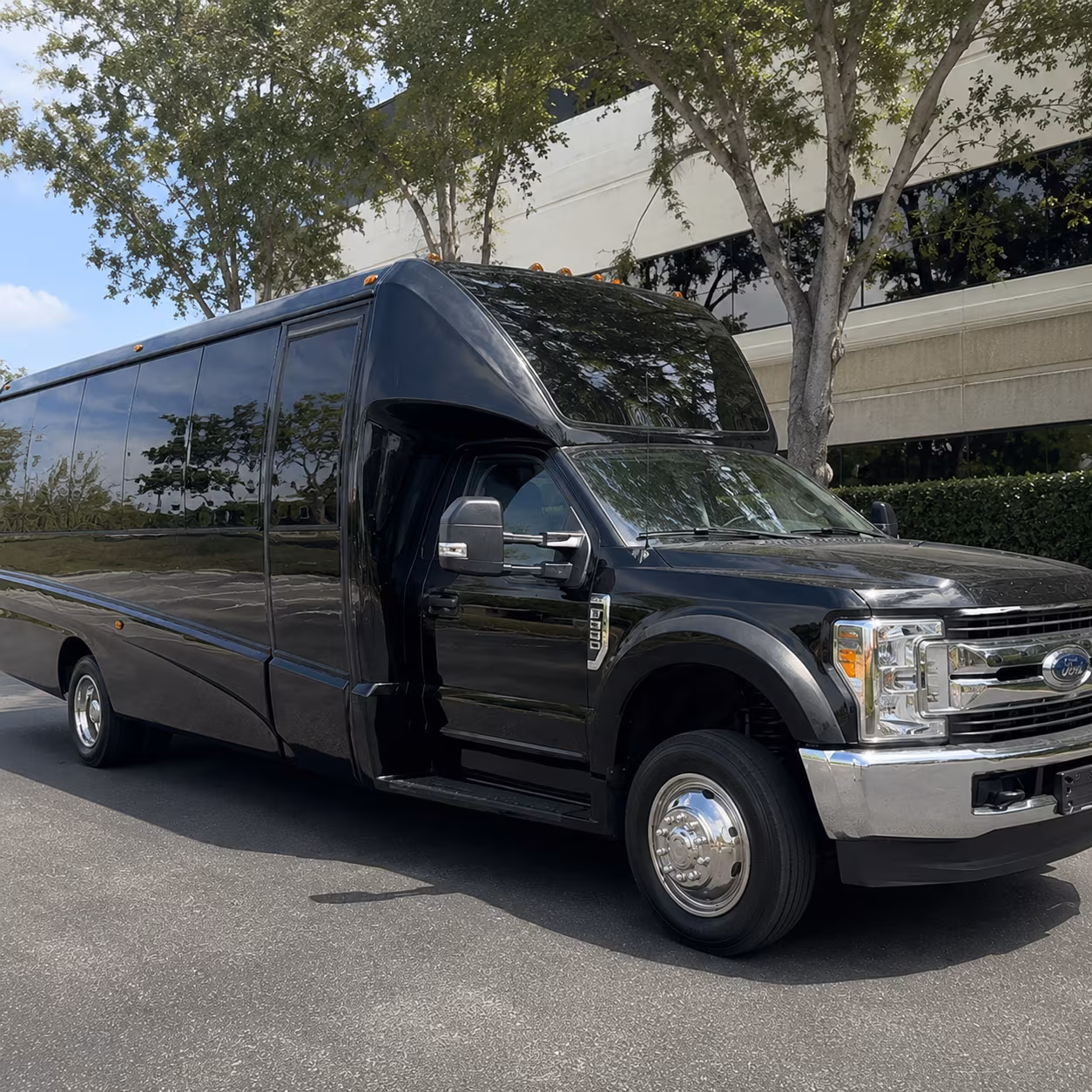 Syracuse Winery Tour & Pub Crawl Transportation party bus exterior