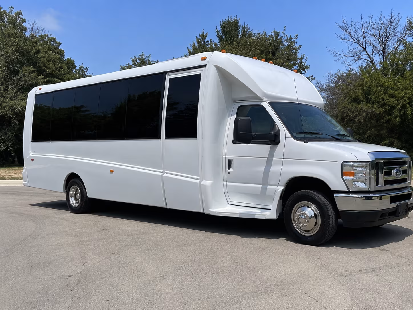 Syracuse Winery Tour & Pub Crawl Transportation party bus exterior
