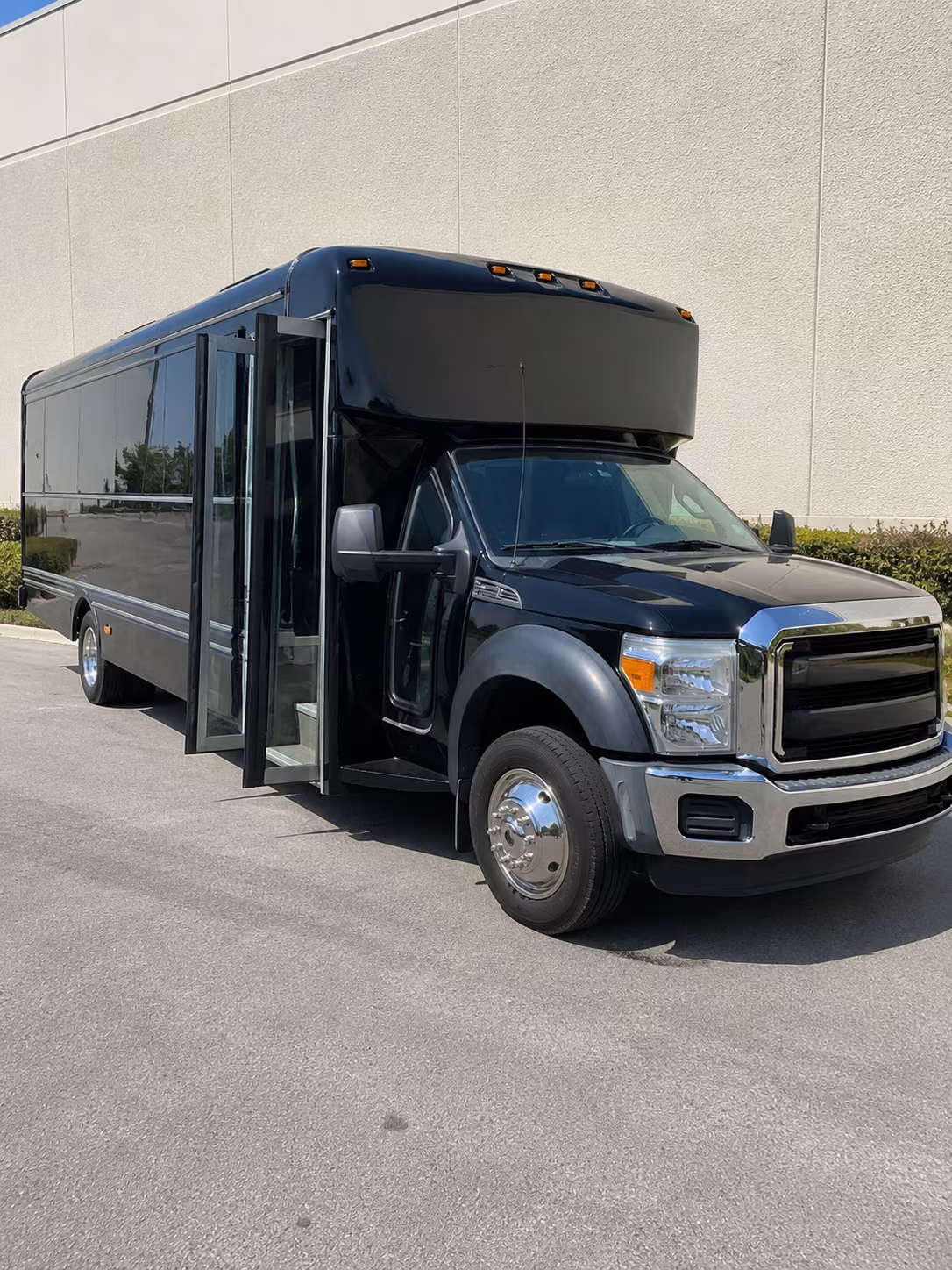Syracuse Winery Tour & Pub Crawl Transportation party bus exterior